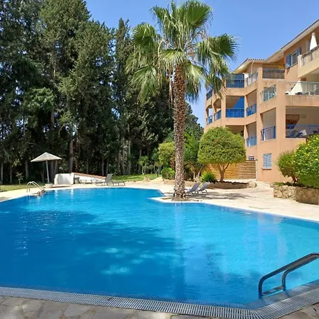 Paradise Gardens - Superb Large 3 Bed 2 Bath Apartment